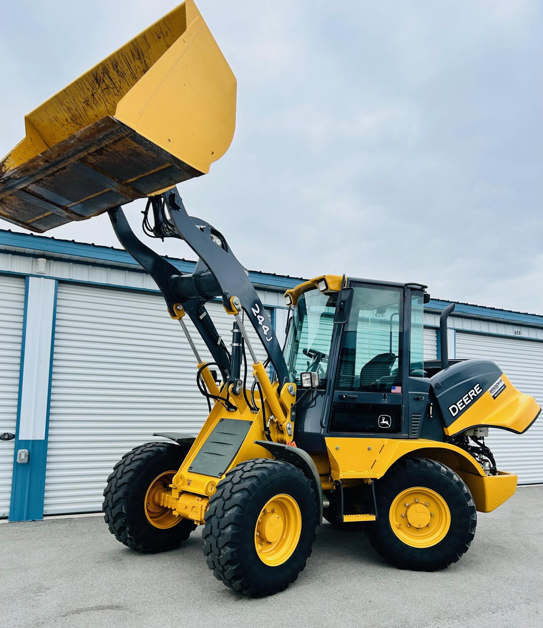 2014 DEERE 244J - Image 5